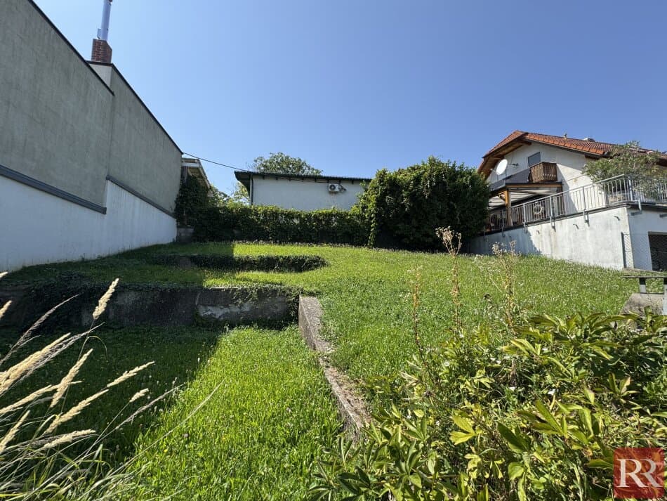 Wohnen & Gestalten: Zwei Häuser mit Innenhof und Garten