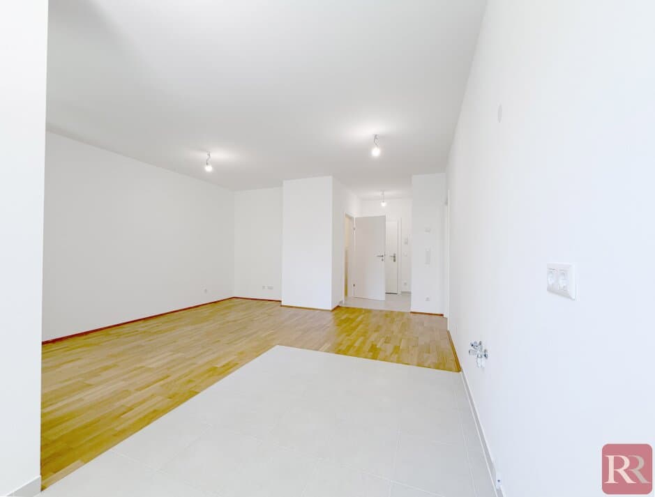 Neubauwohnung mit Loggia in sehr gutem Zustand