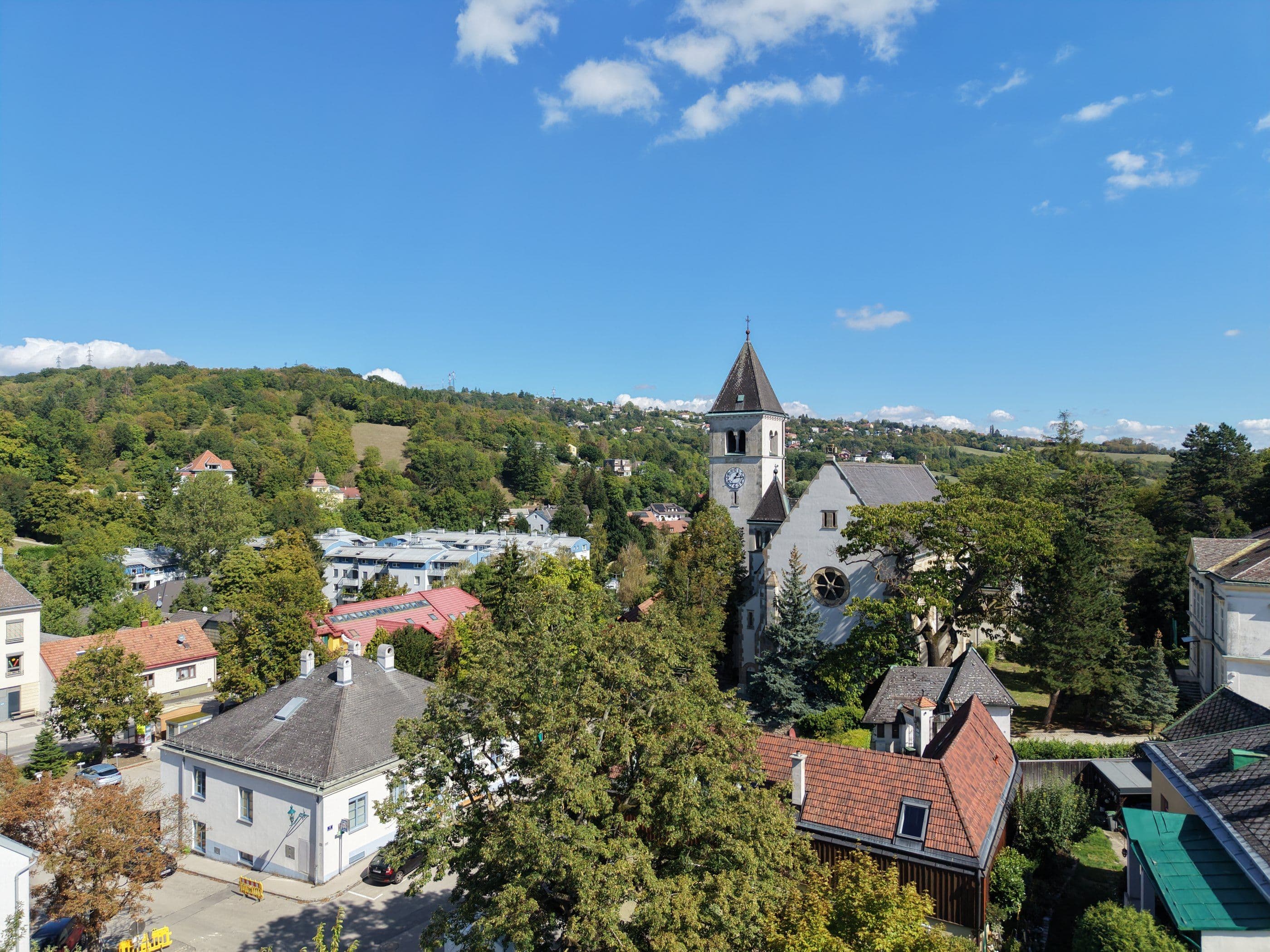 Kierling mit der Pfarrkirche