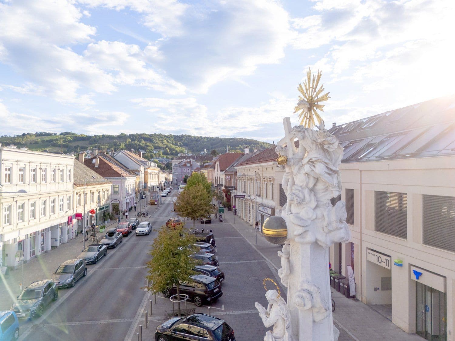Stadtplatz in Klosterneuburg mit der Dreifaltigkeitssäule